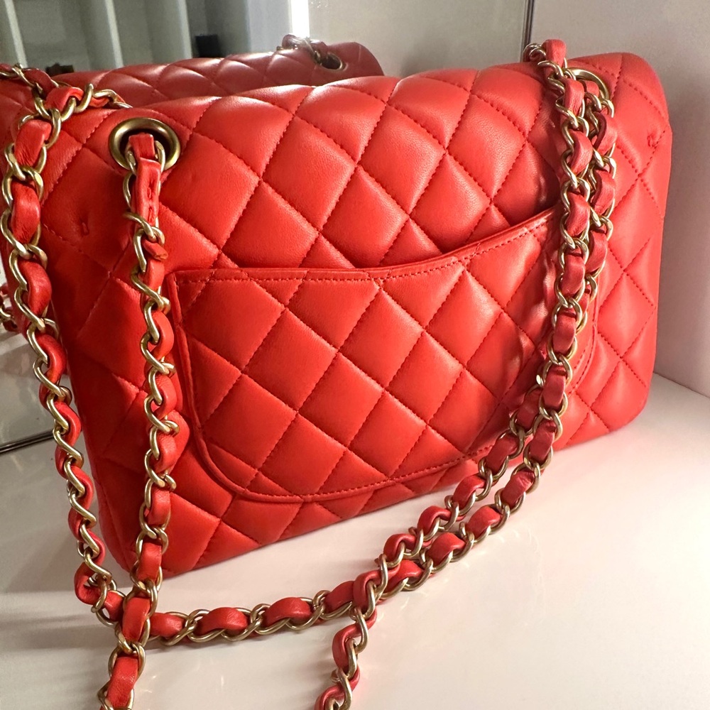 CHANEL Classic Medium Flap Bag Rouge - Picture 6 of 8